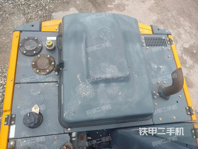 驾驶室顶部（整机外观）