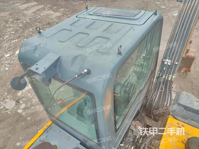 驾驶室顶部（整机外观）