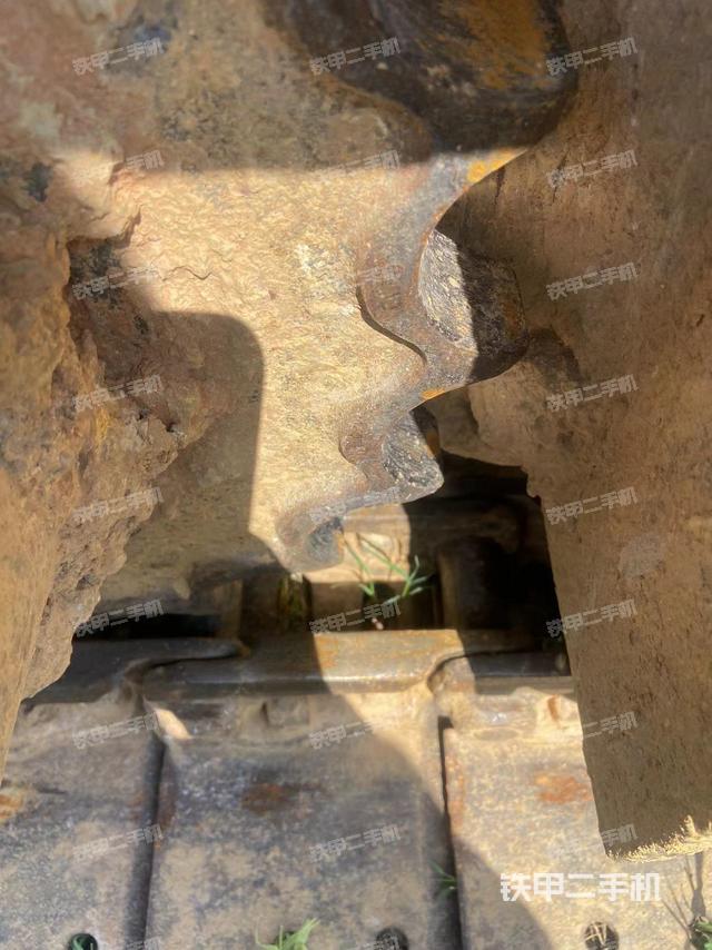 单侧履带整体(整机外观) 单侧履带整体(整机外观)