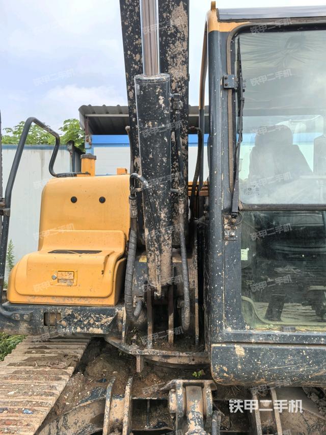 转盘和下车架正前（工作和回转装置）