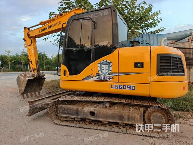 龙工LG6090挖掘机