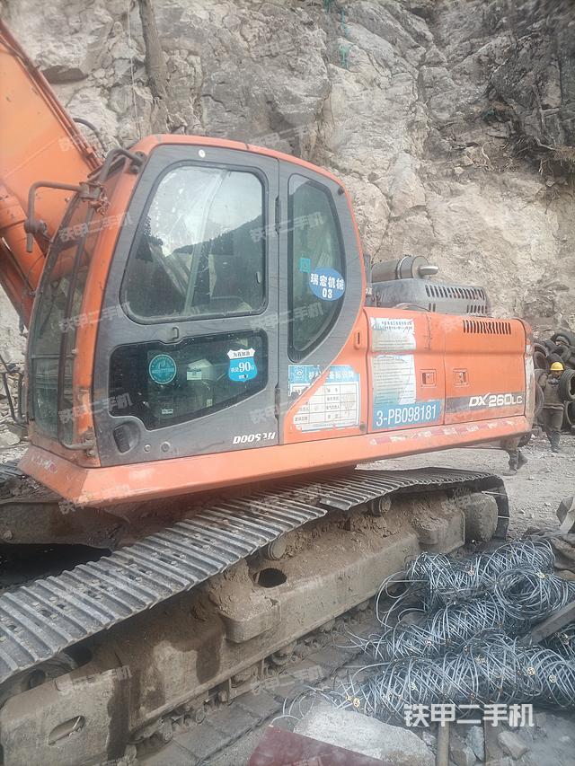 单侧履带整体(整机外观) 单侧履带整体(整机外观)