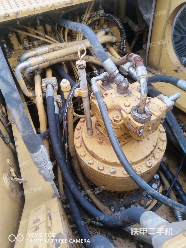 中央回转接头特写（上车部件）