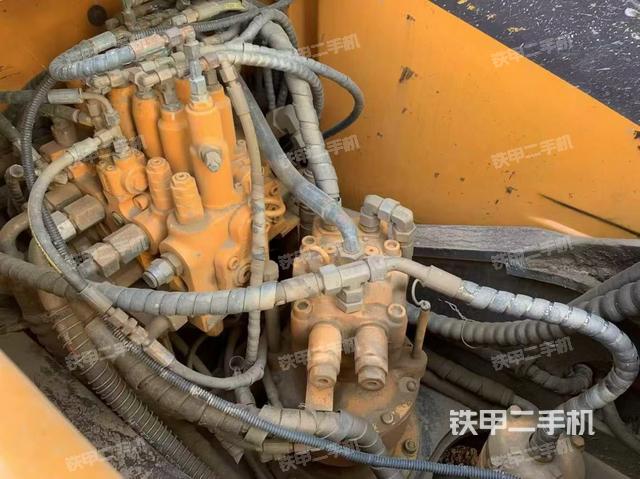 回轉(zhuǎn)馬達和主控閥（整機外觀）