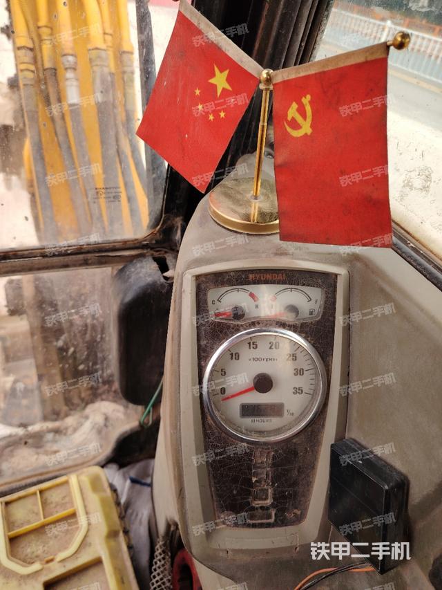 回转马达和主控阀（整机外观）