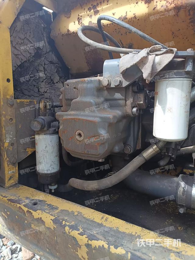 液壓泵艙室正面整體（整機(jī)外觀）