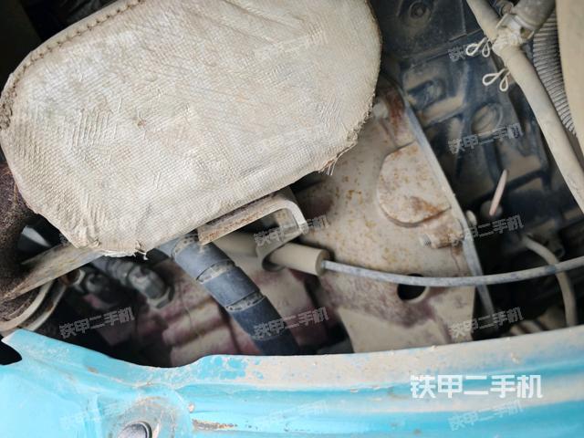 液壓泵艙室正面整體（整機外觀）