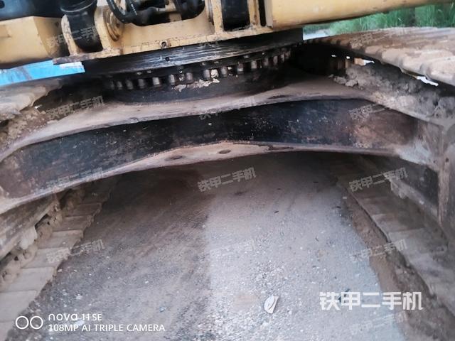 轉(zhuǎn)盤和下車架正前（工作和回轉(zhuǎn)裝置）