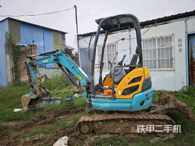 駕駛室頂部（整機外觀）