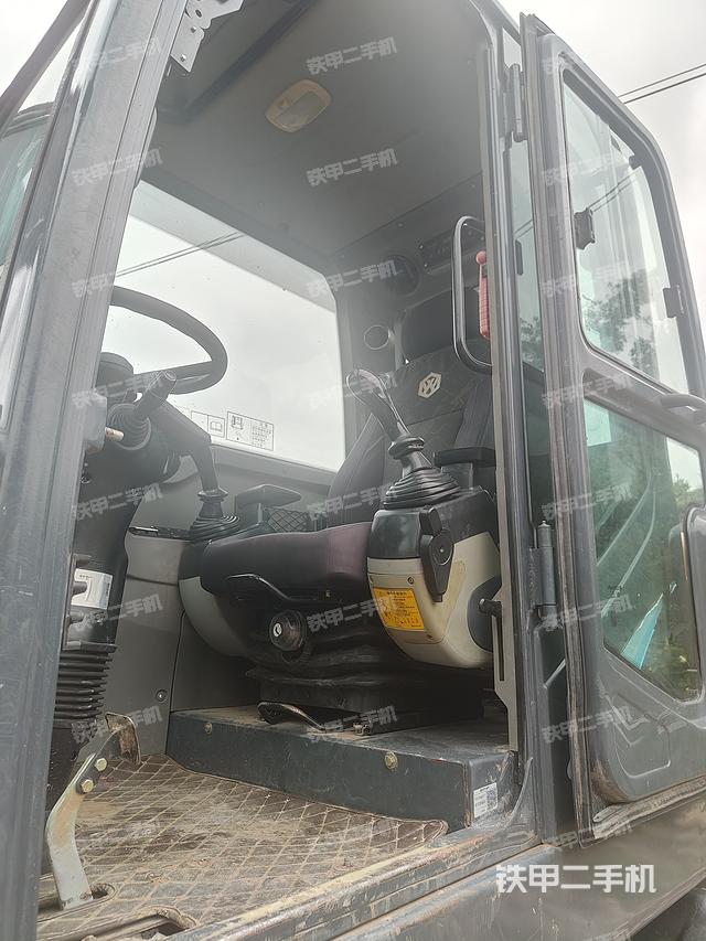 驾驶室整体（整机外观）