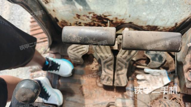 后窗玻璃角標（駕駛室部分）