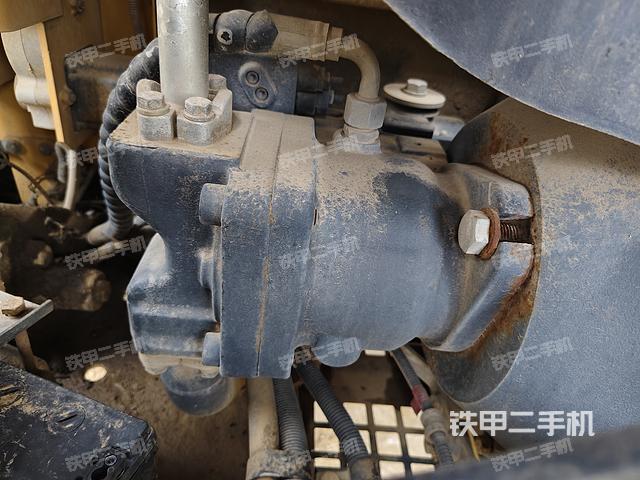 液压泵舱室正面整体（整机外观）