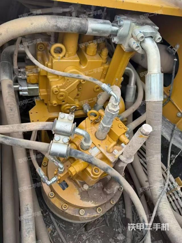 回转马达和主控阀（整机外观）