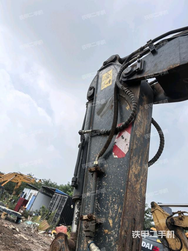 小臂整体右前（工作和回转装置）