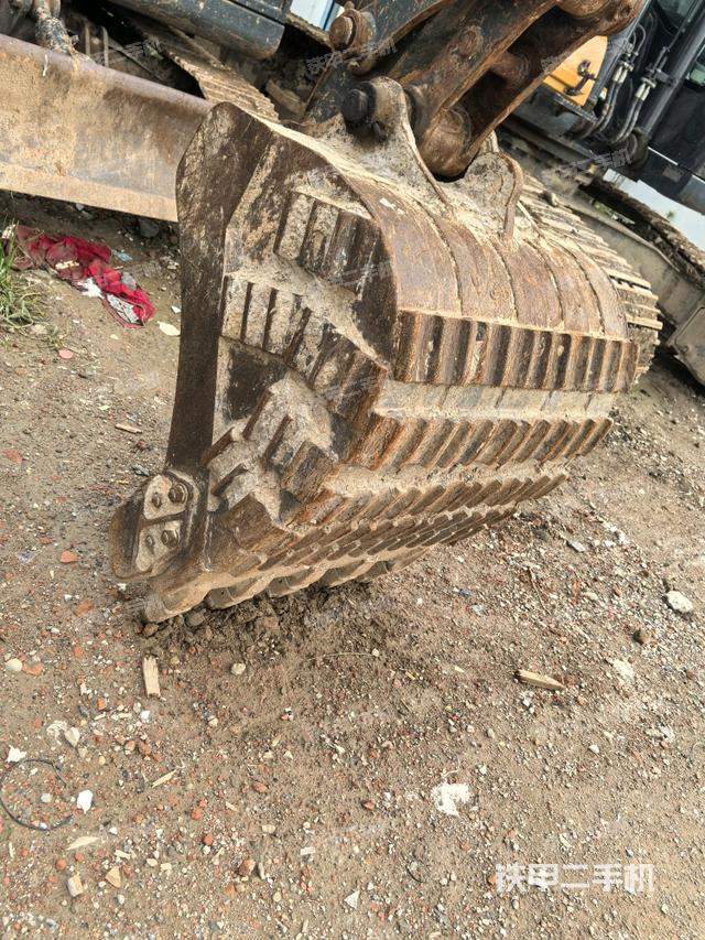 铲斗右后整体（工作和回转装置）