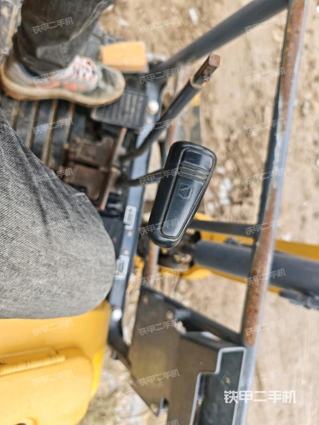 大臂背部俯视（工作和回转装置）