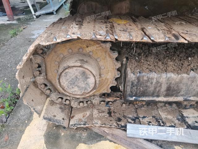 右驱动轮（行走机构）