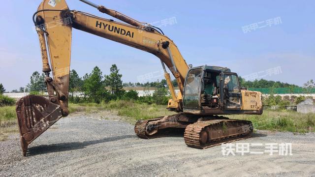 现代R265LC-7挖掘机