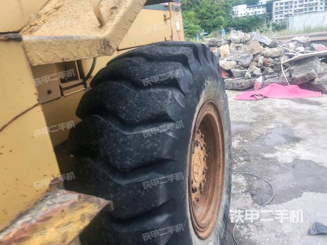 右前轮（行走机构）