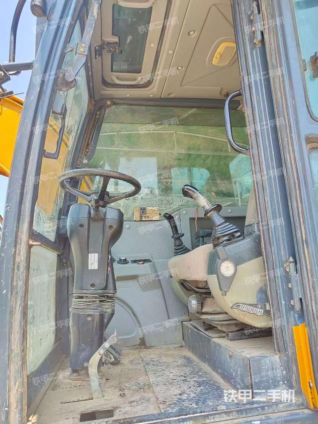 驾驶室整体（整机外观）