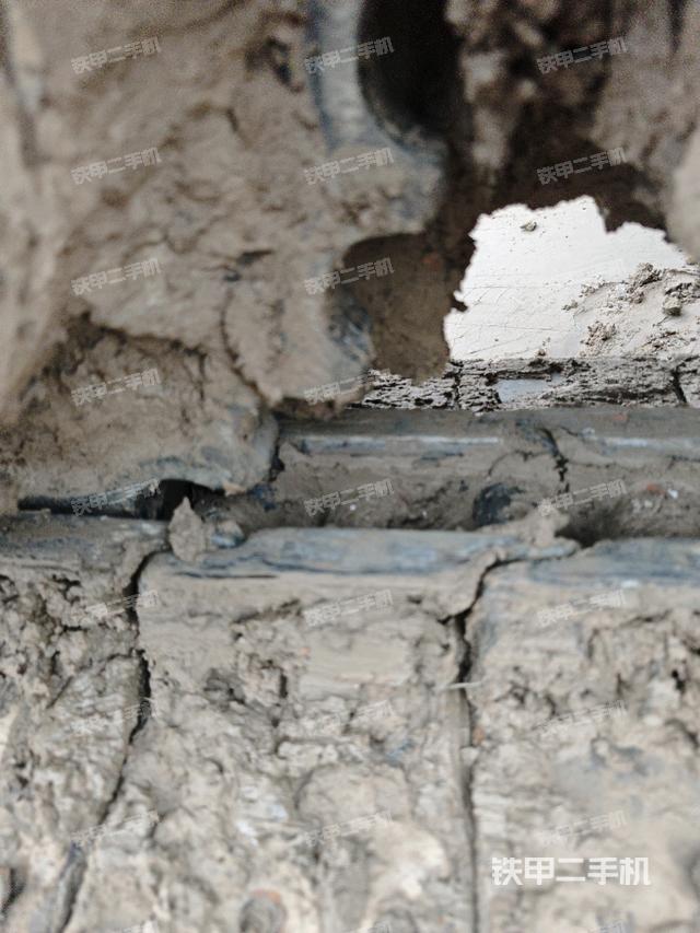 右側(cè)履帶整體?（行走機(jī)構(gòu)）