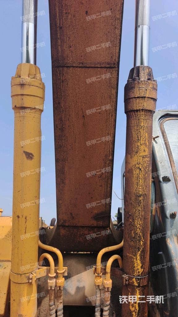 大臂油缸整體?豎拍（工作和回轉(zhuǎn)裝置）