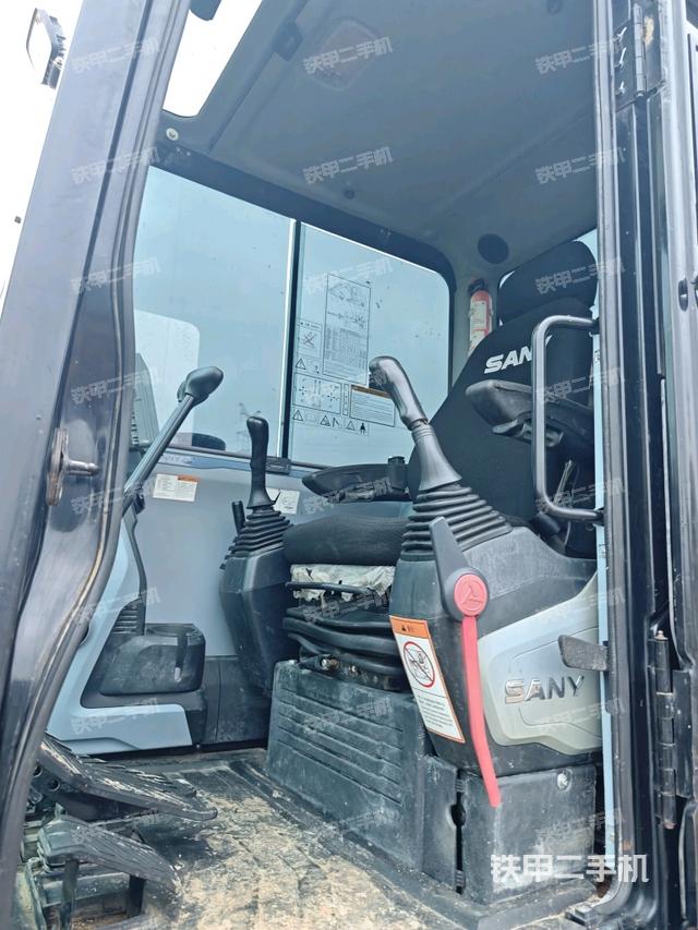 ?駕駛室正側(cè)（駕駛室部分）