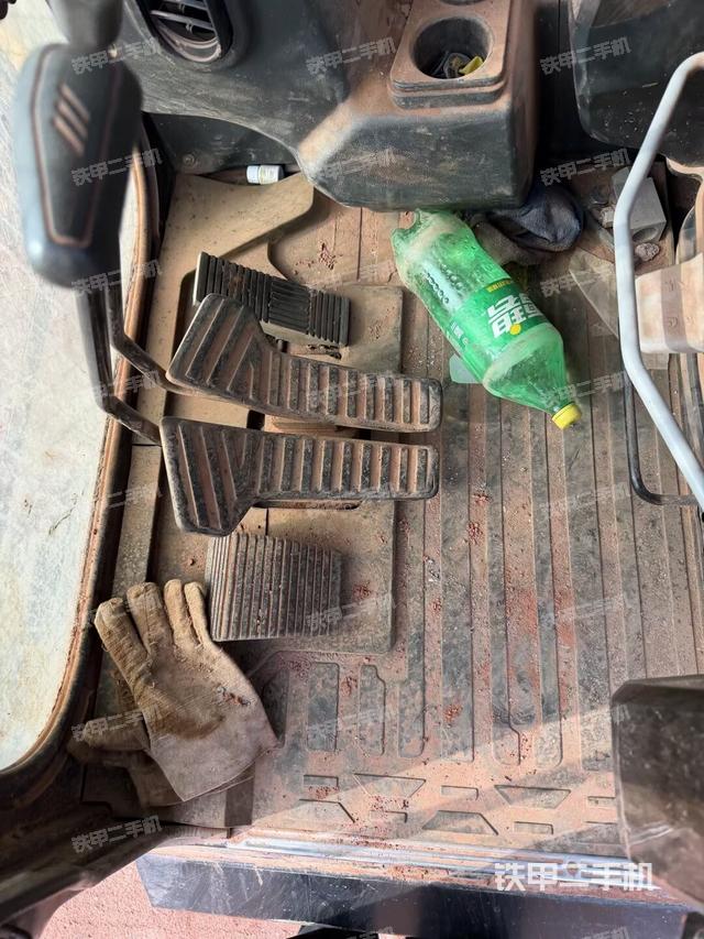 座椅右側(cè)控制臺/鑰匙門/油門/含右手柄（駕駛室部分）