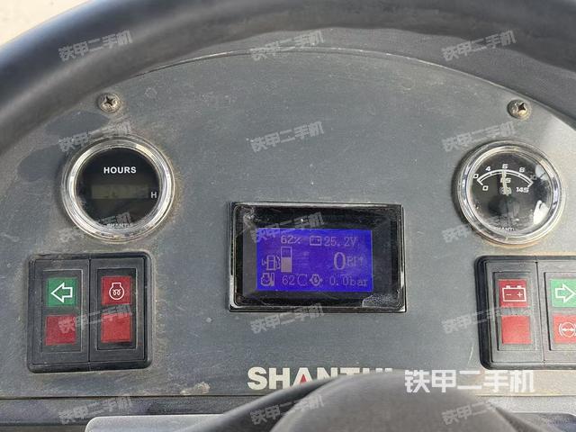 驾驶室操作台(设备外观及核心部件) 驾驶室操作台(设备外观及核心部件)