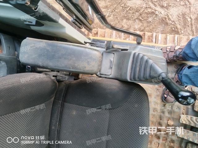 座椅右侧控制台/钥匙门/油门/含右手柄（驾驶室部分）