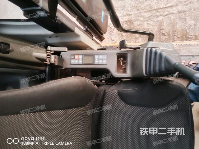 座椅右側(cè)控制臺(tái)/鑰匙門/油門/含右手柄（駕駛室部分）