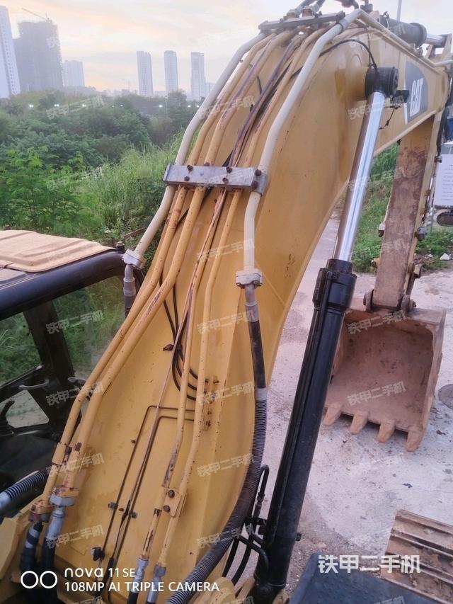 大臂背部俯視（工作和回轉(zhuǎn)裝置）