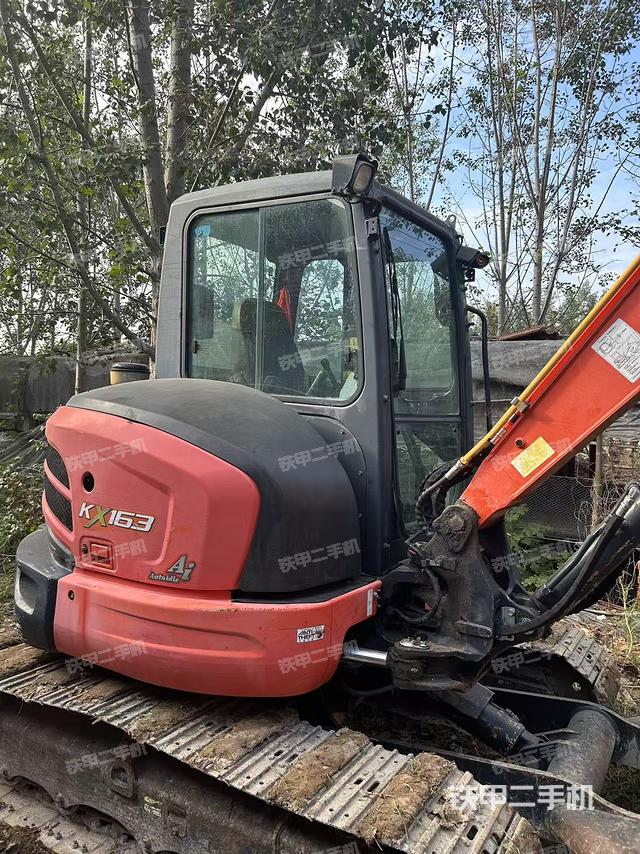 驾驶室顶部（整机外观）