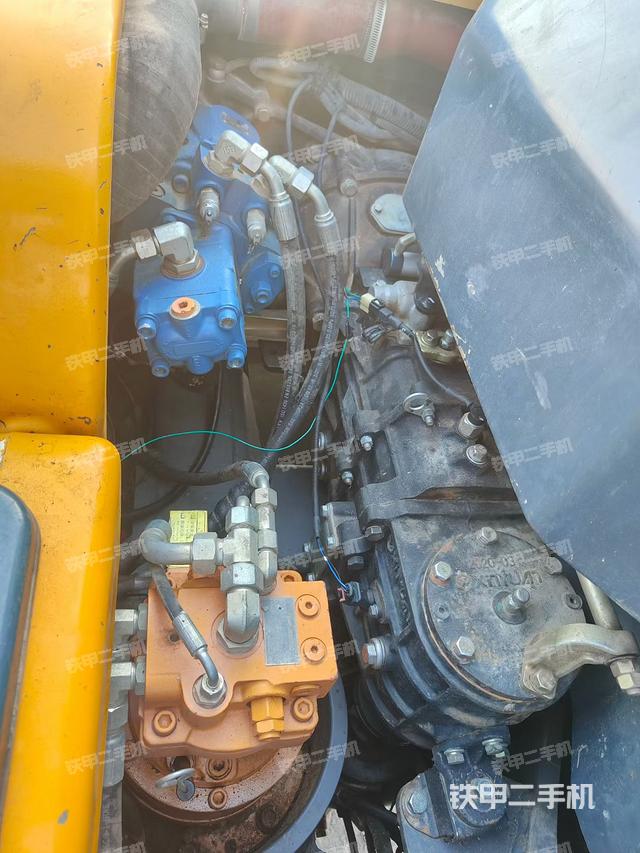 回轉(zhuǎn)馬達(dá)和主控閥（整機(jī)外觀(guān)）