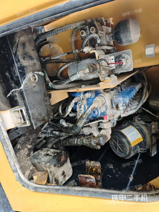 發(fā)動(dòng)機(jī)室（上車部件）