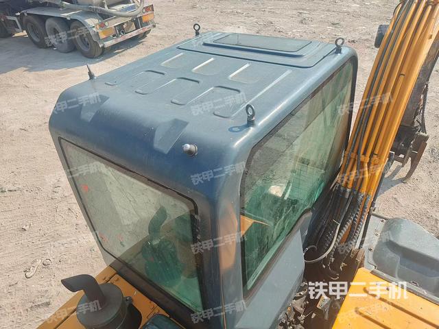 驾驶室顶部（整机外观）