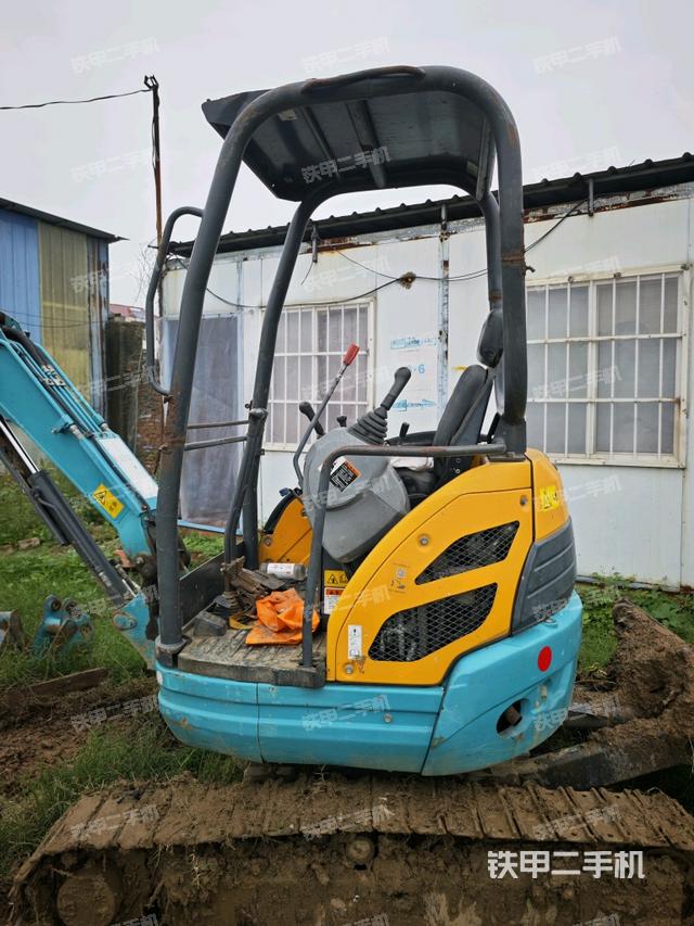 駕駛室整體（整機外觀）