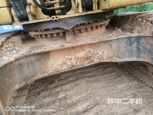 转盘和下车架正前（工作和回转装置）