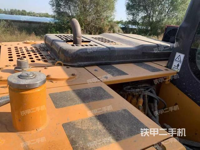 駕駛室頂部（整機外觀）