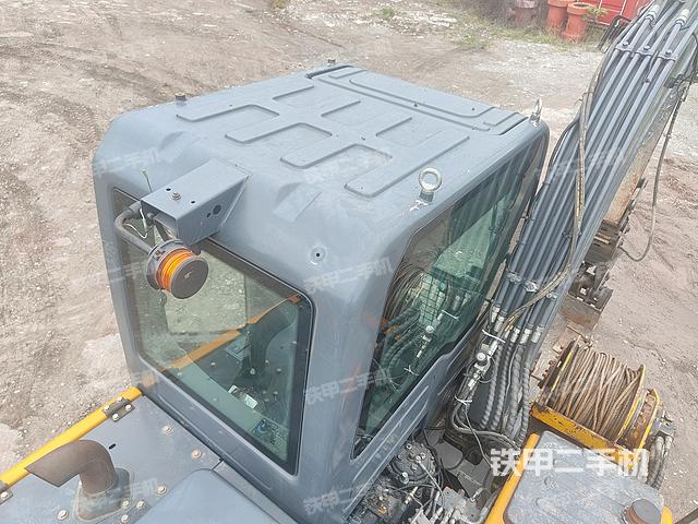 驾驶室顶部（整机外观）