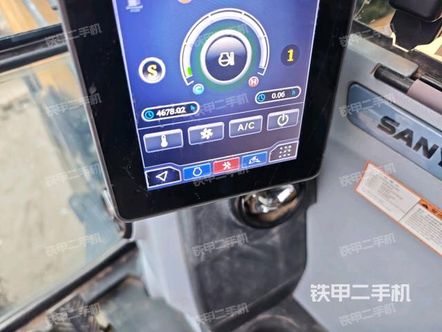 座椅右側(cè)控制臺(tái)/鑰匙門/油門/含右手柄（駕駛室部分）