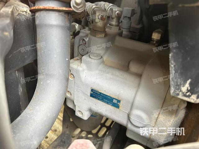 液压泵舱室正面整体（整机外观）