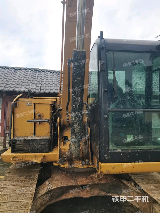 转盘和下车架正前（工作和回转装置）