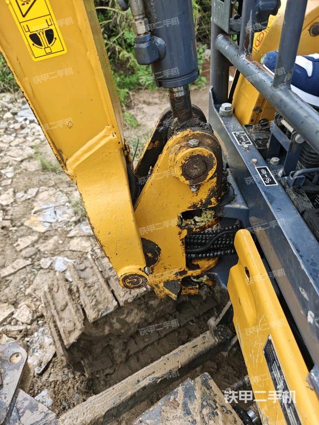 铲斗右后整体（工作和回转装置）