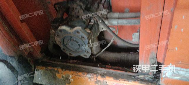 液压泵舱室正面整体(整机外观) 液压泵舱室正面整体(整机外观)