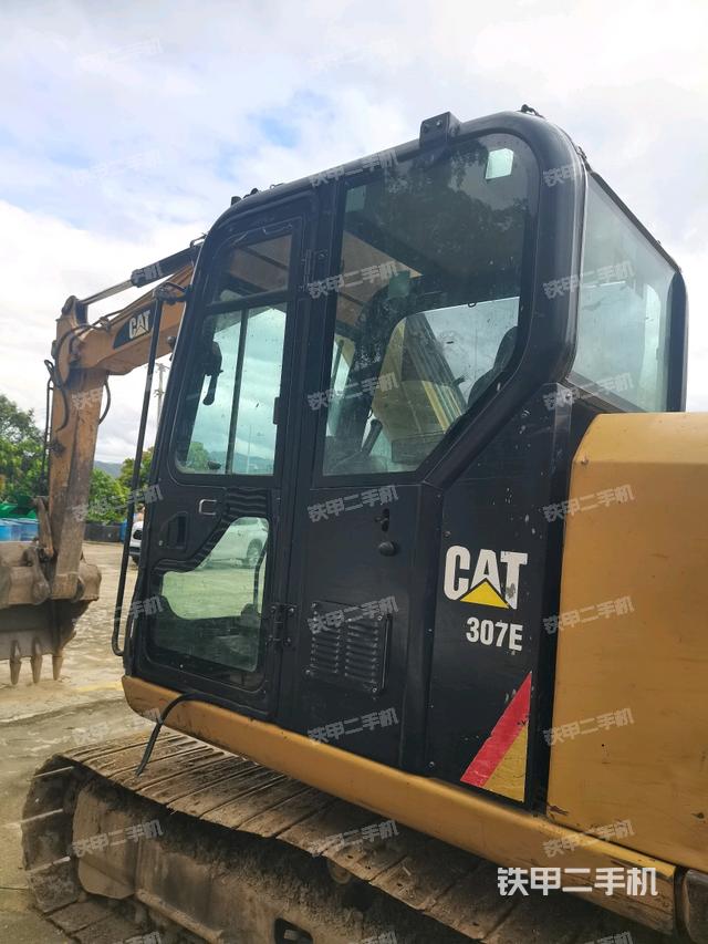  驾驶室正侧（驾驶室部分）