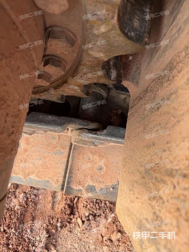 左側(cè)行走馬達(dá)蓋板（行走機(jī)構(gòu)）