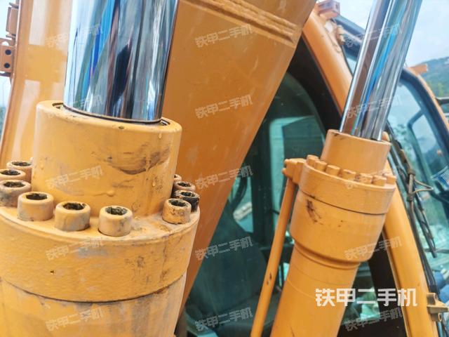 轉(zhuǎn)盤和下車架正前（工作和回轉(zhuǎn)裝置）