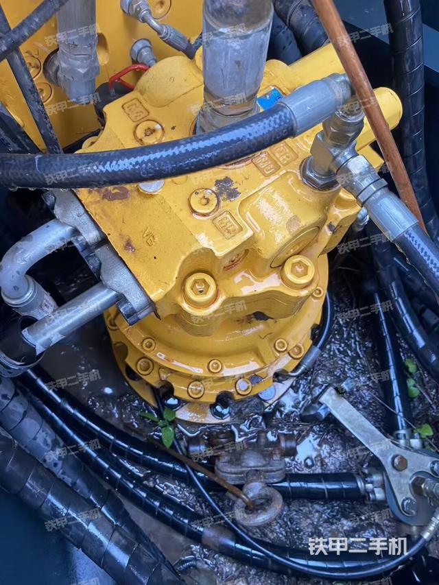 回转马达和主控阀（整机外观）