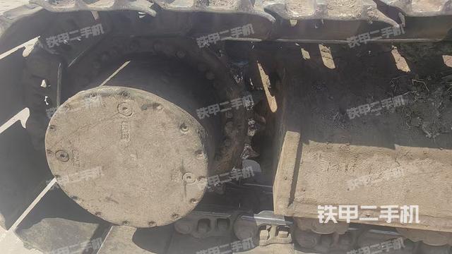 液压泵舱室正面整体（整机外观）